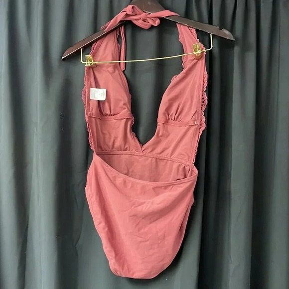 Plunging Lace One‎ Piece M - Picture 2 of 3